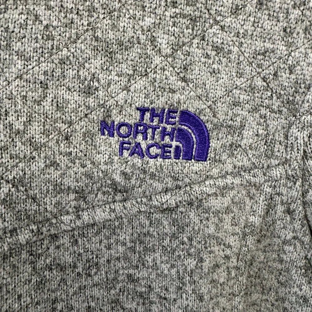 The North Face Grey Heathered 1/4 Zip Fleece Sweater Jacket Small Purple Logo - Picture 3 of 7